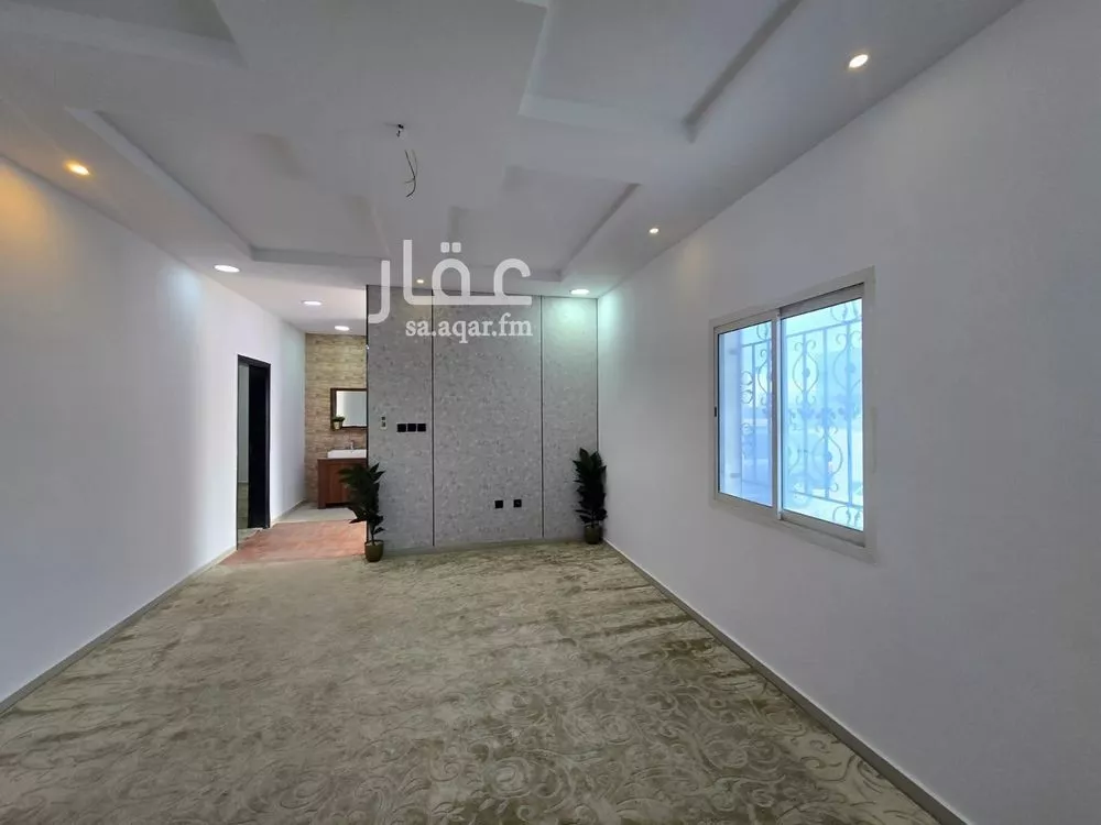 شقة 5 غرف في ضاحية الملك فهد 4