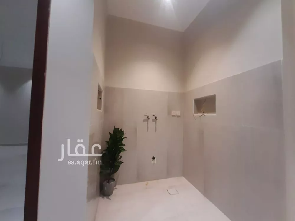 شقة 4 غرف في الحمرا 5