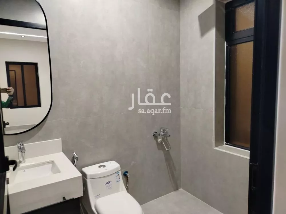 شقة 4 غرف في الحمرا 5