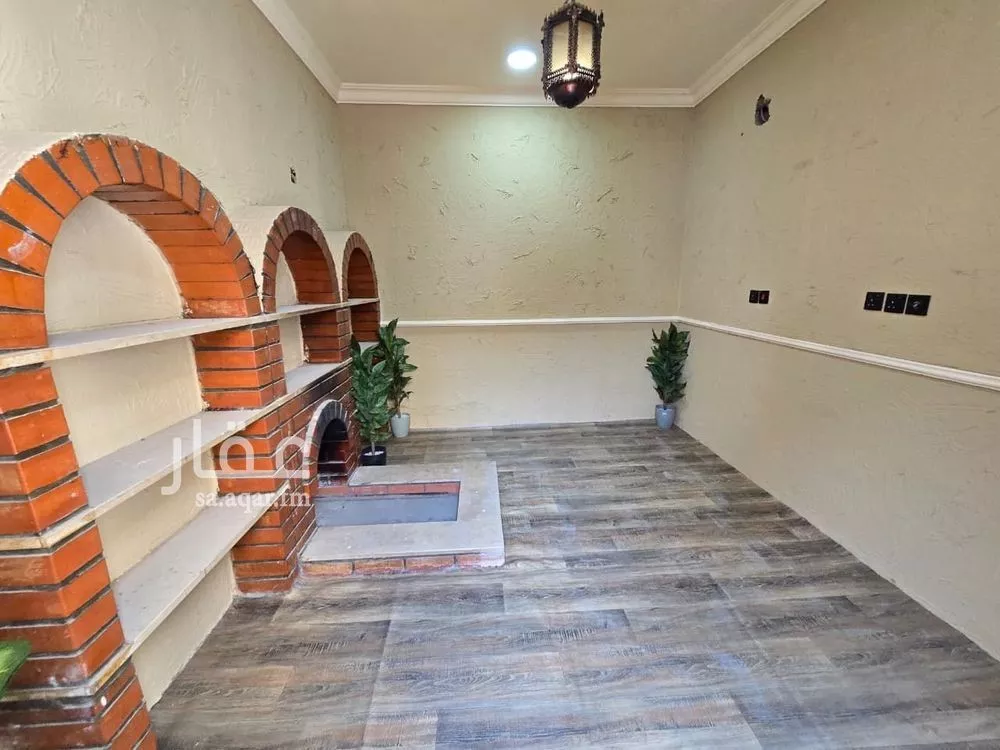 فيلا 8 غرف في ضاحية الملك فهد 4