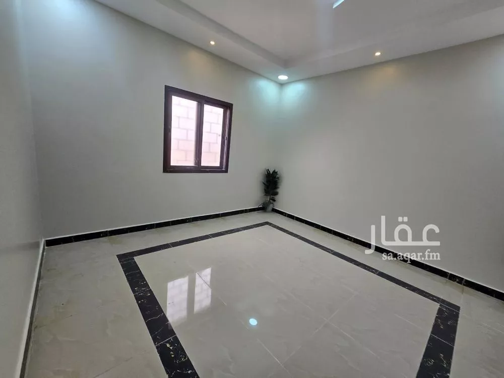 شقة 5 غرف في ضاحية الملك فهد 2