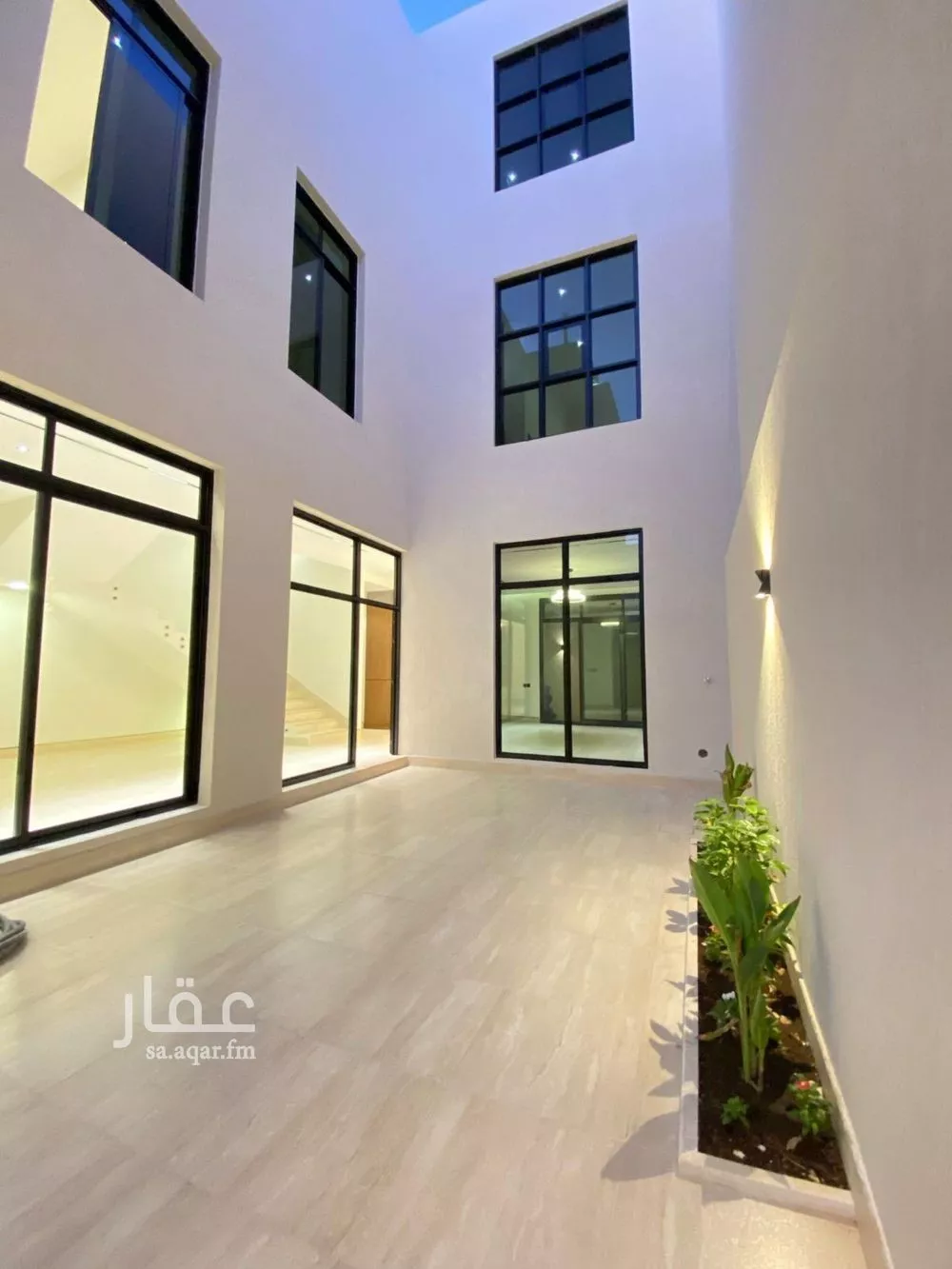 فيلا 7 غرف في المهدية 5