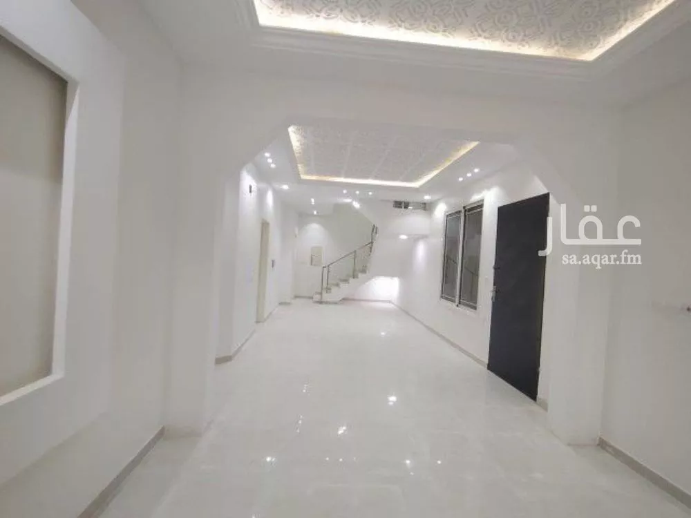 شقة 6 غرف في الرمال 5