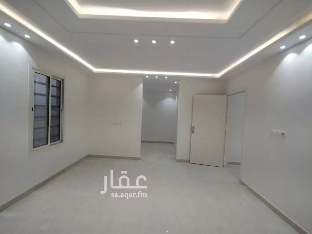 شقة 6 غرف في الرمال 4