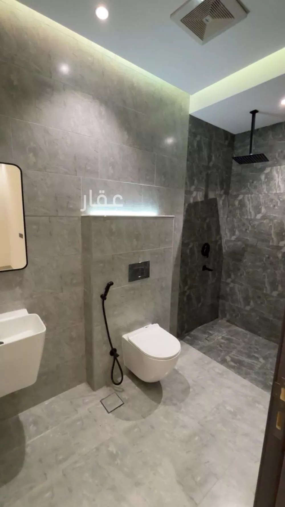 شقة 3 غرف في الحمرا 5