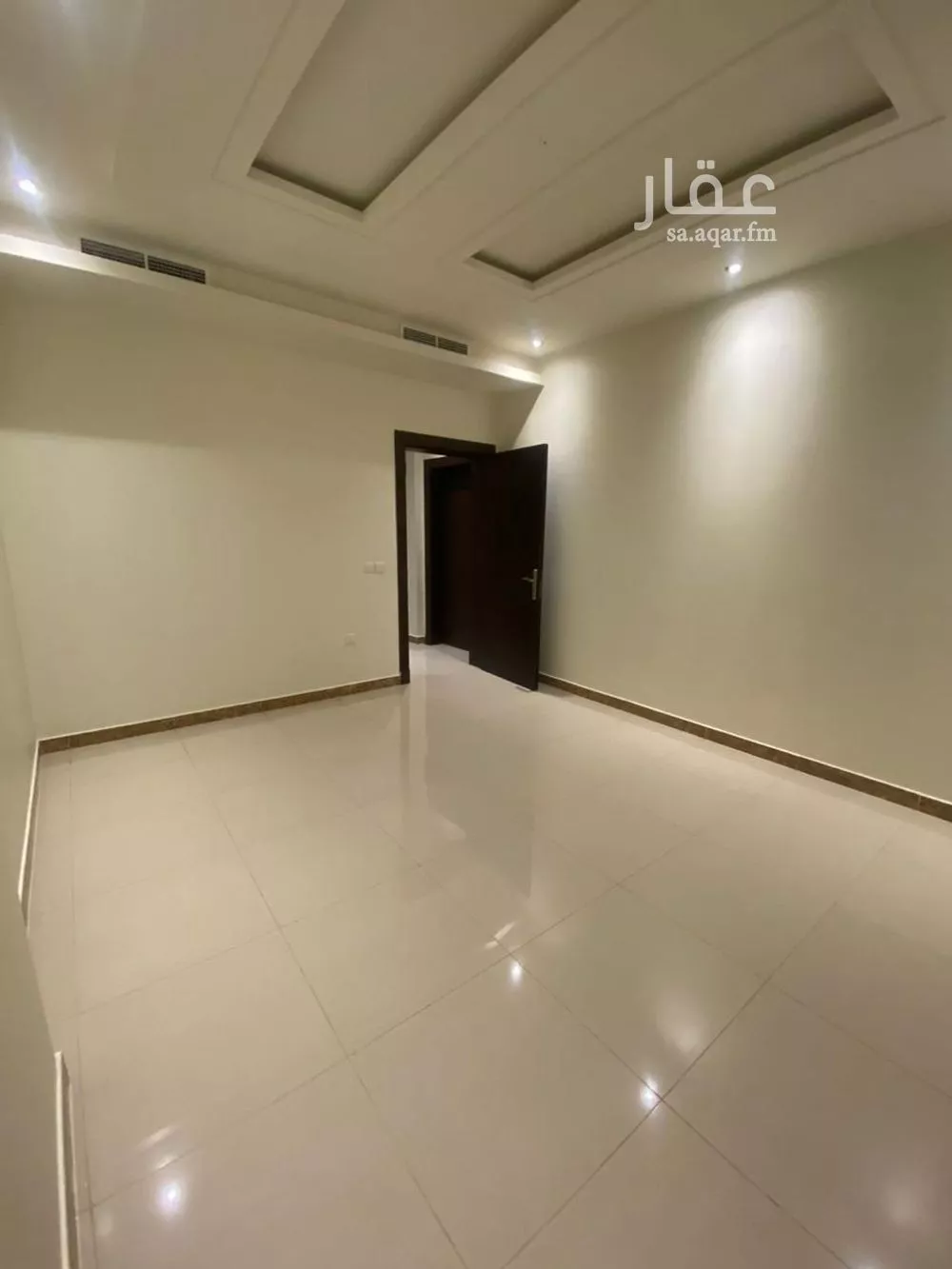 شقة 5 غرف في الروابي 3