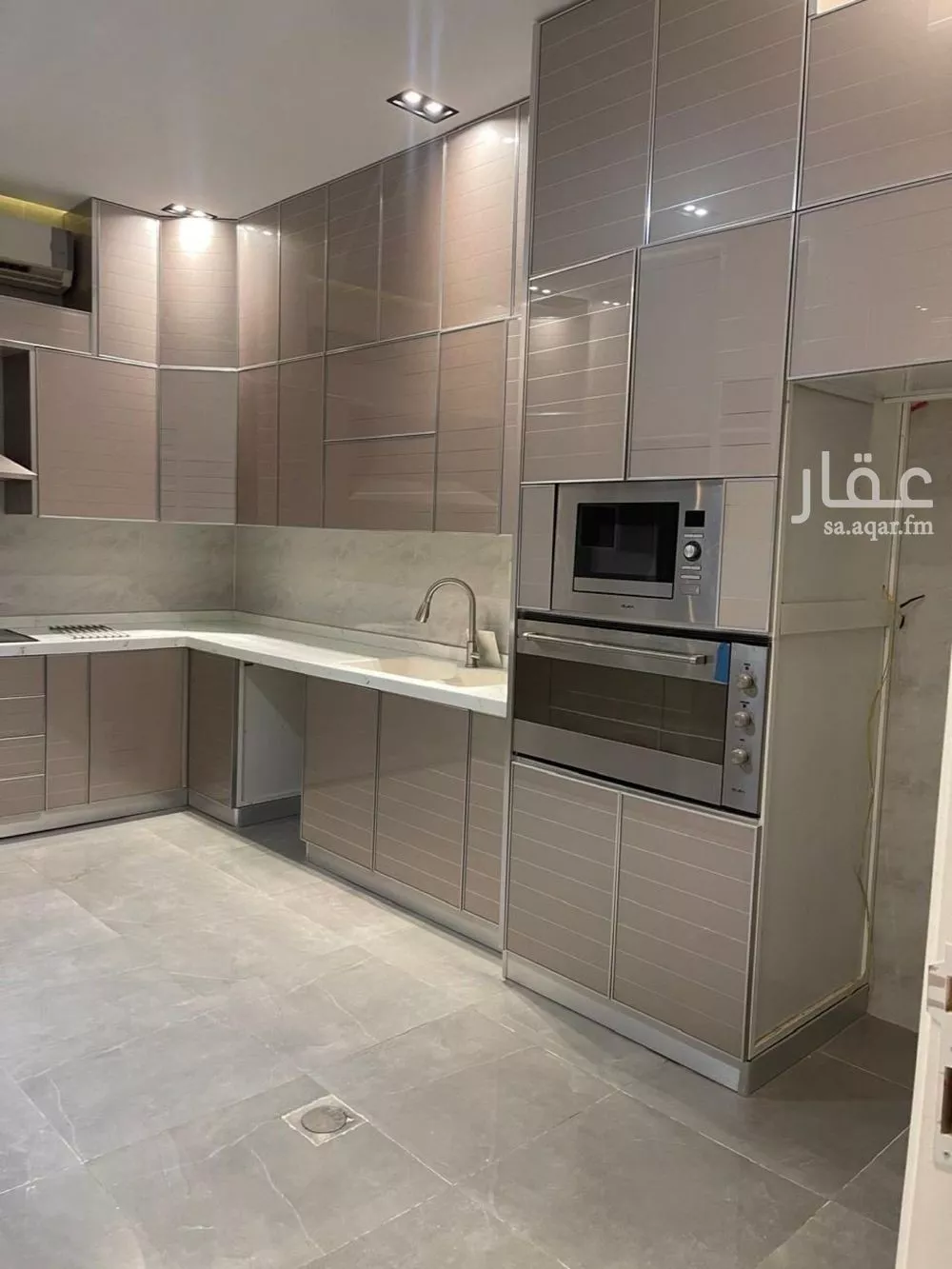 فيلا 9 غرف في العارض 3