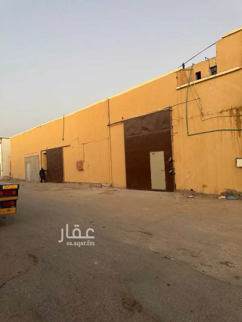 1400 sqm warehouse in Al Farouq 1