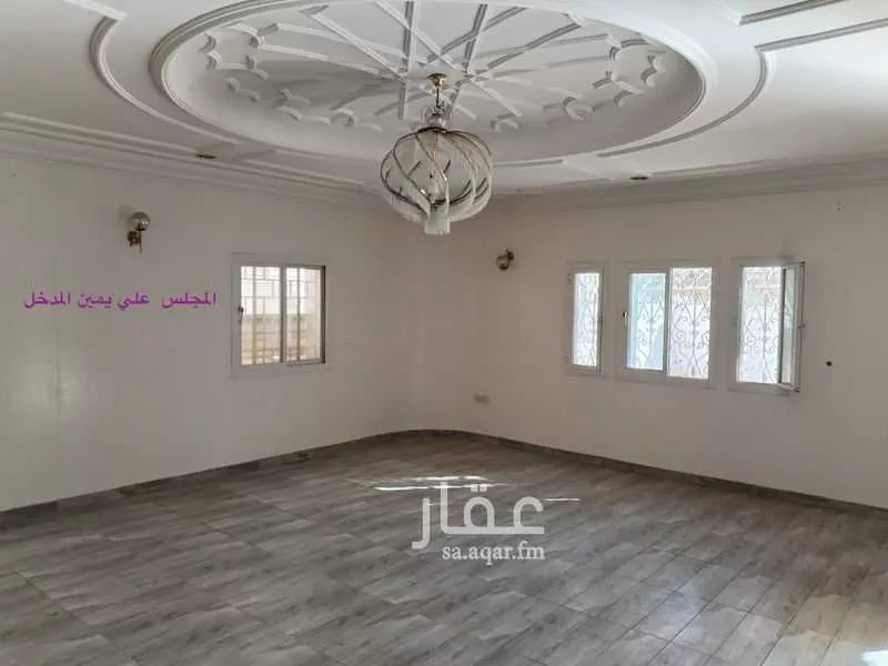 عمارة 553 م² في الجامعة 5