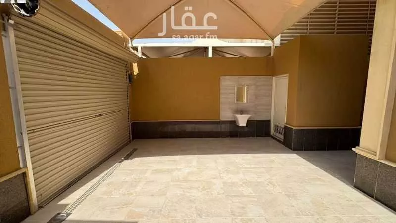 فيلا 5 غرف في الملقا 4