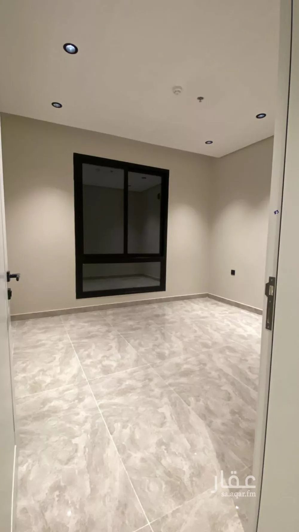 شقة 3 غرف في الحمرا 4