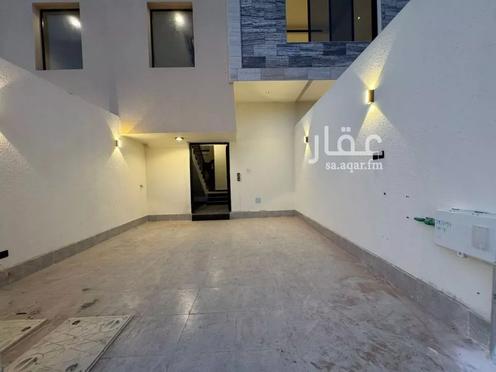 5 bedroom floor in Al Khaleej 1