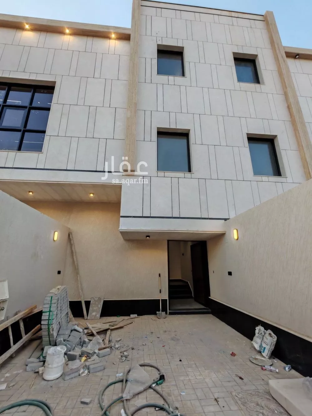 4 bedroom floor in Al Munsiyah 1