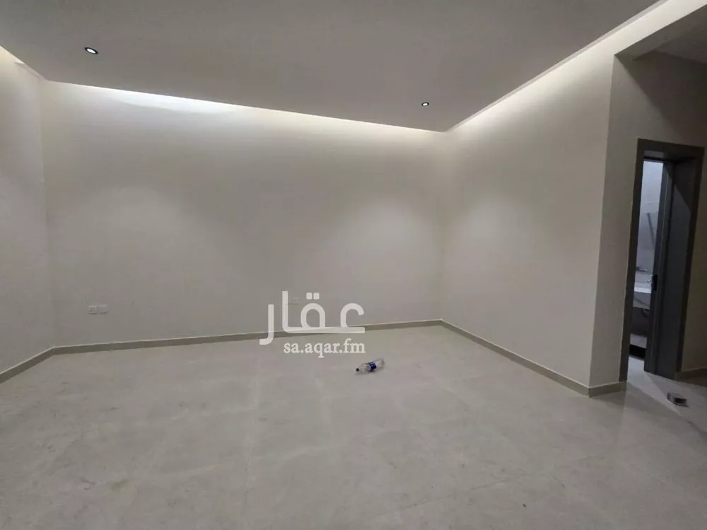 5 bedroom villa in Okaz, Riyadh 11