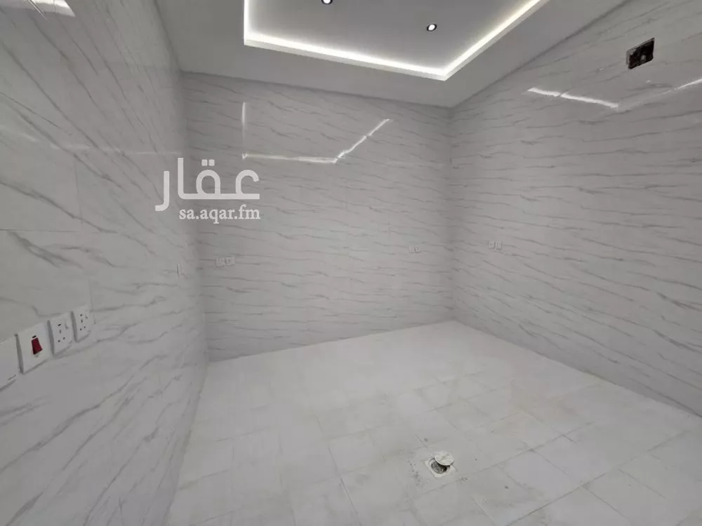 5 bedroom villa in Okaz, Riyadh 9