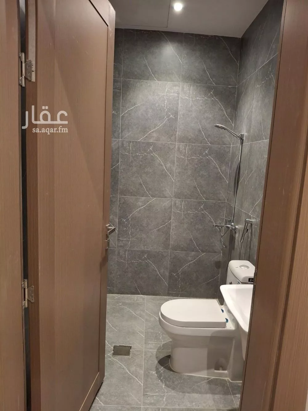 فيلا 3 غرف في العقيق 4