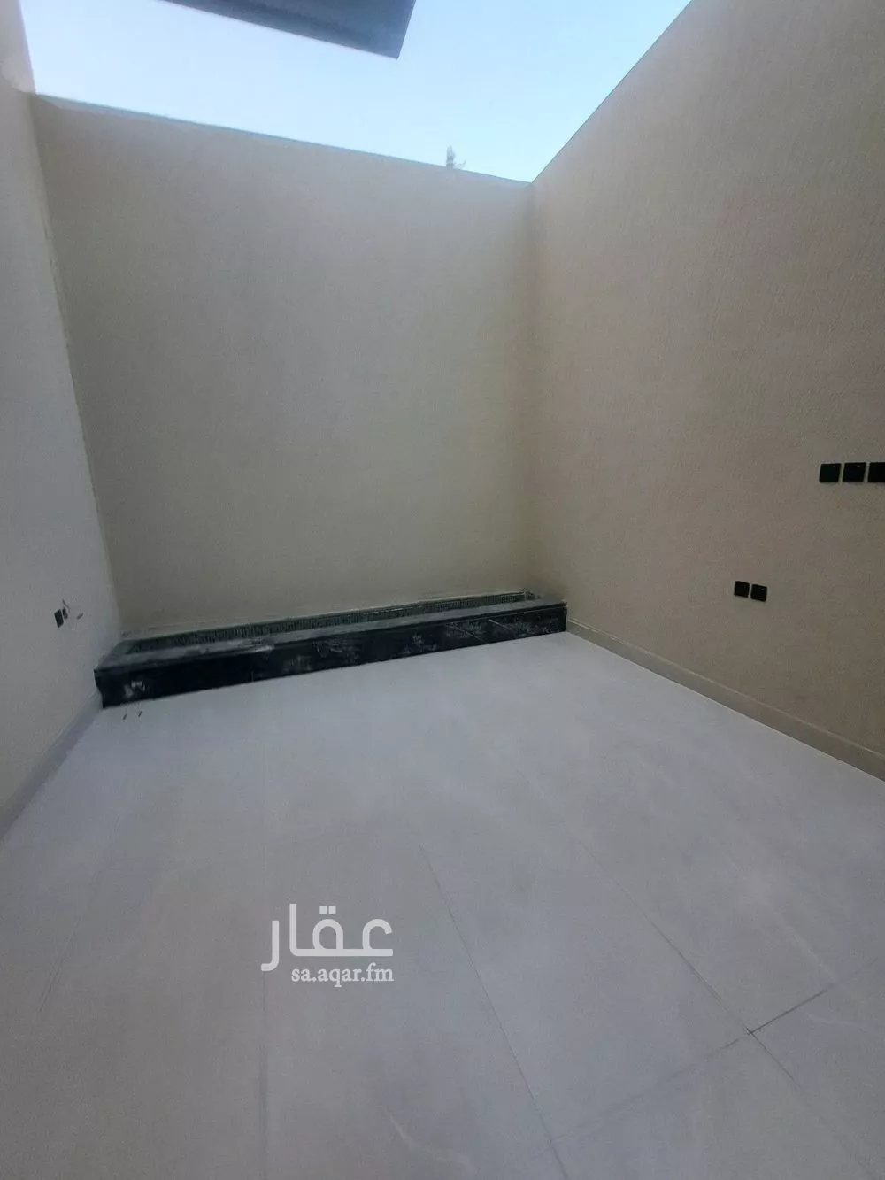 فيلا 5 غرف في الملقا 4