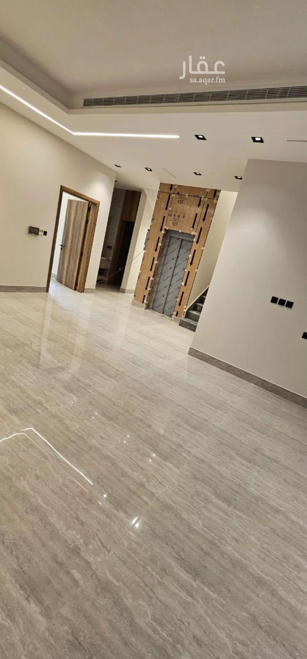 فيلا 4 غرف في العارض 2