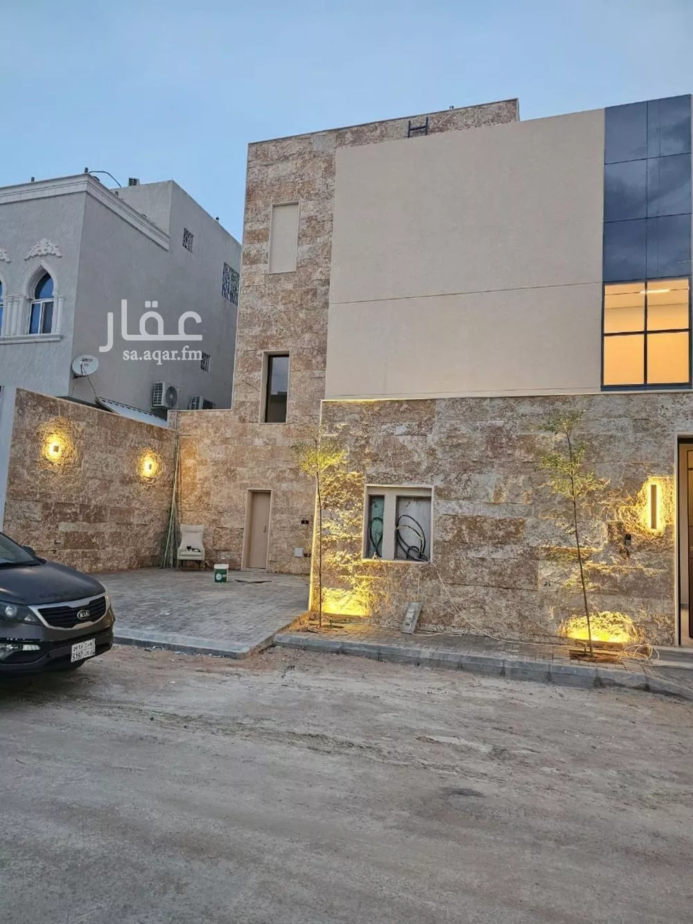 فيلا 4 غرف في العارض 5