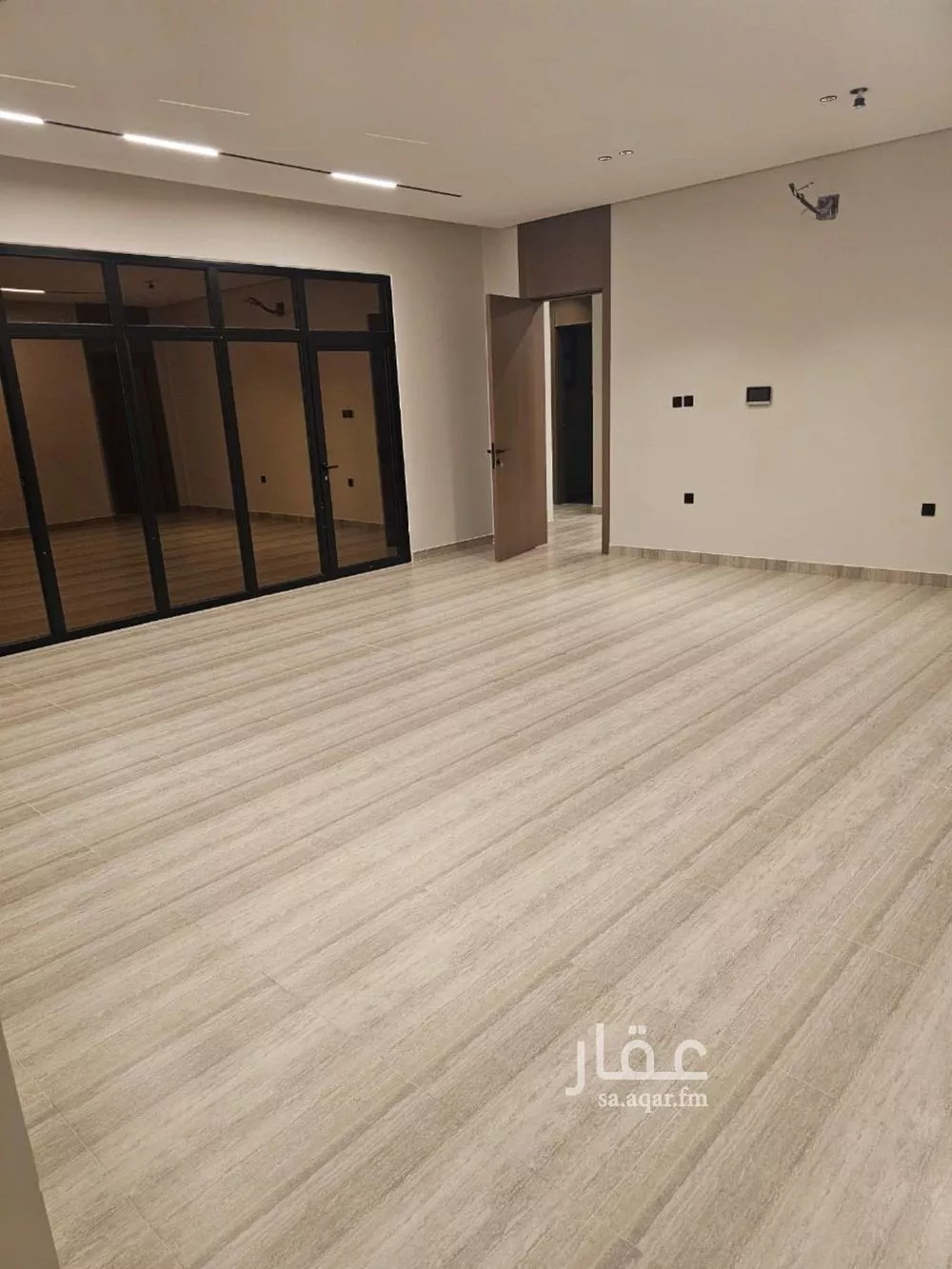 فيلا 4 غرف في العارض 2