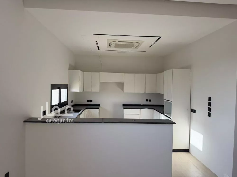 فيلا 4 غرف في العارض 4