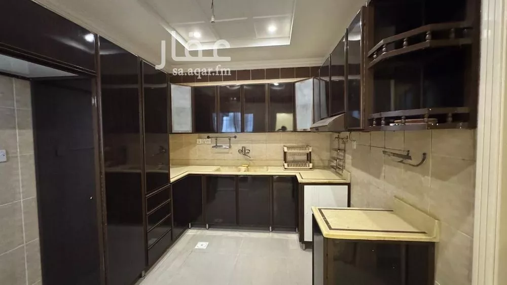 4 bedroom apartment in Al Zahra, Jeddah 9