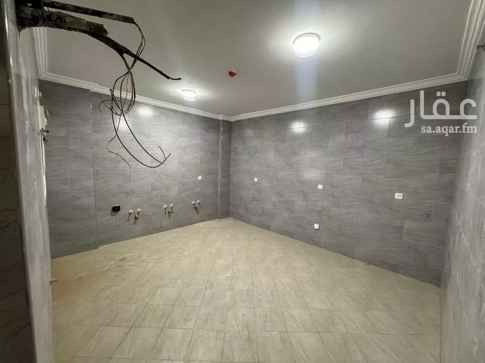 6 bedroom apartment in Al Falah 5