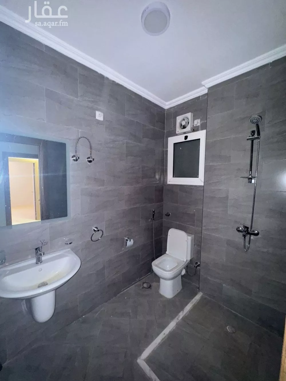 6 bedroom apartment in Al Falah 4