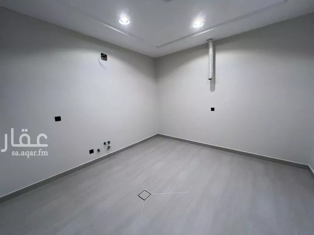 4 bedroom floor in Al Janadriyah 4