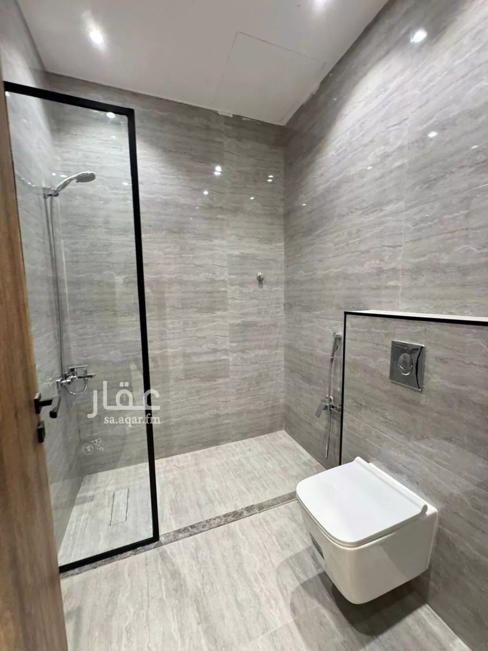 فيلا 5 غرف في العارض 4