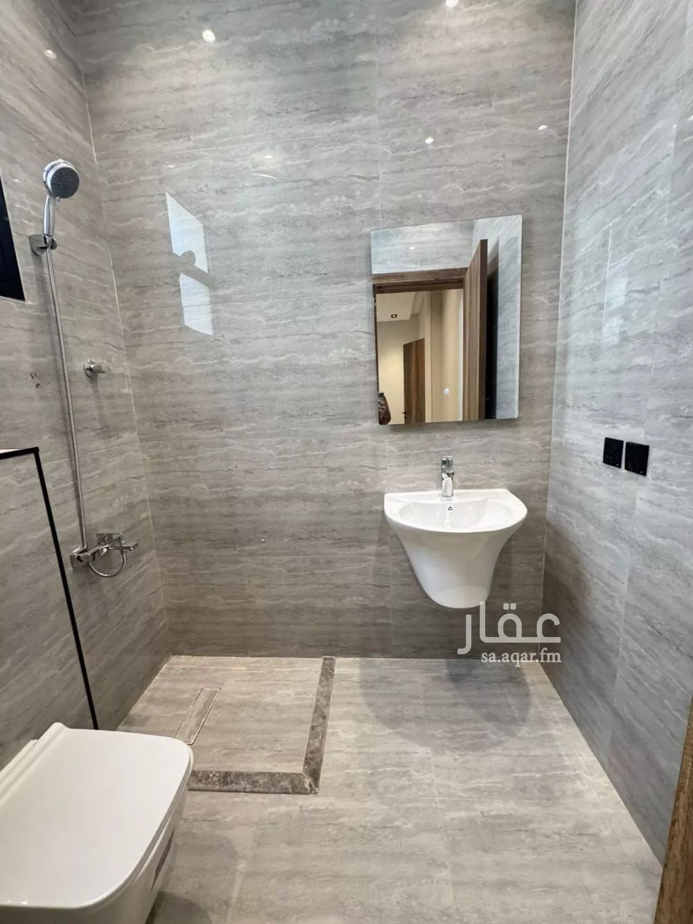 فيلا 5 غرف في العارض 5