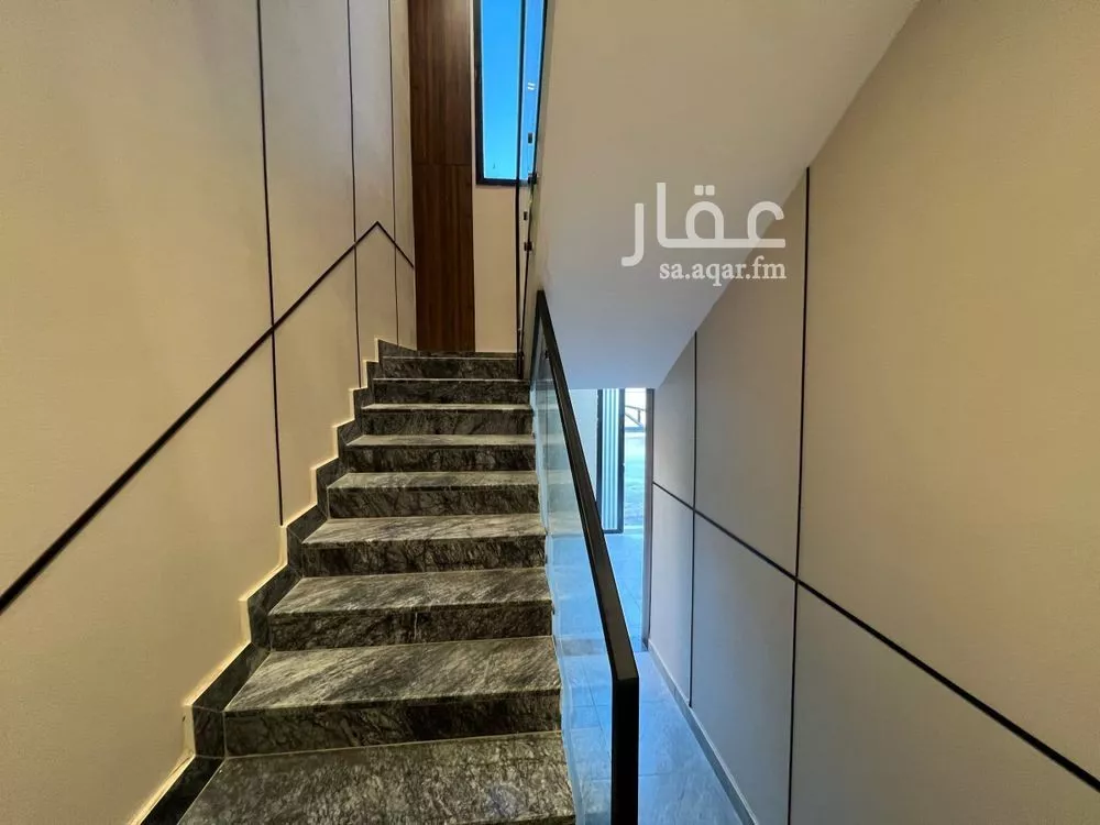5 bedroom floor in Al Munsiyah 5
