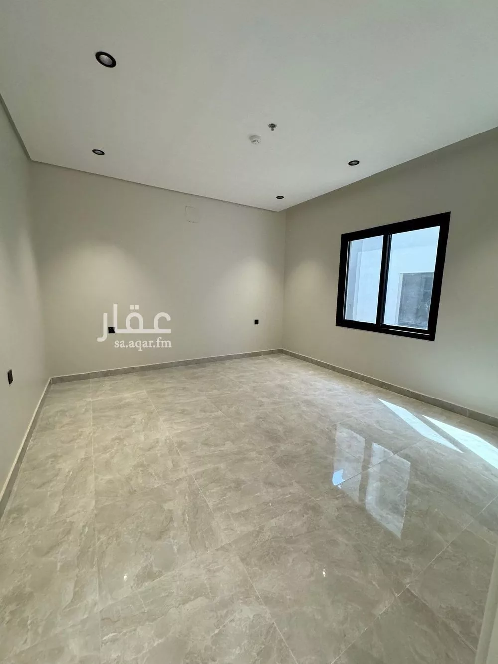 شقة 3 غرف في الحمرا 5