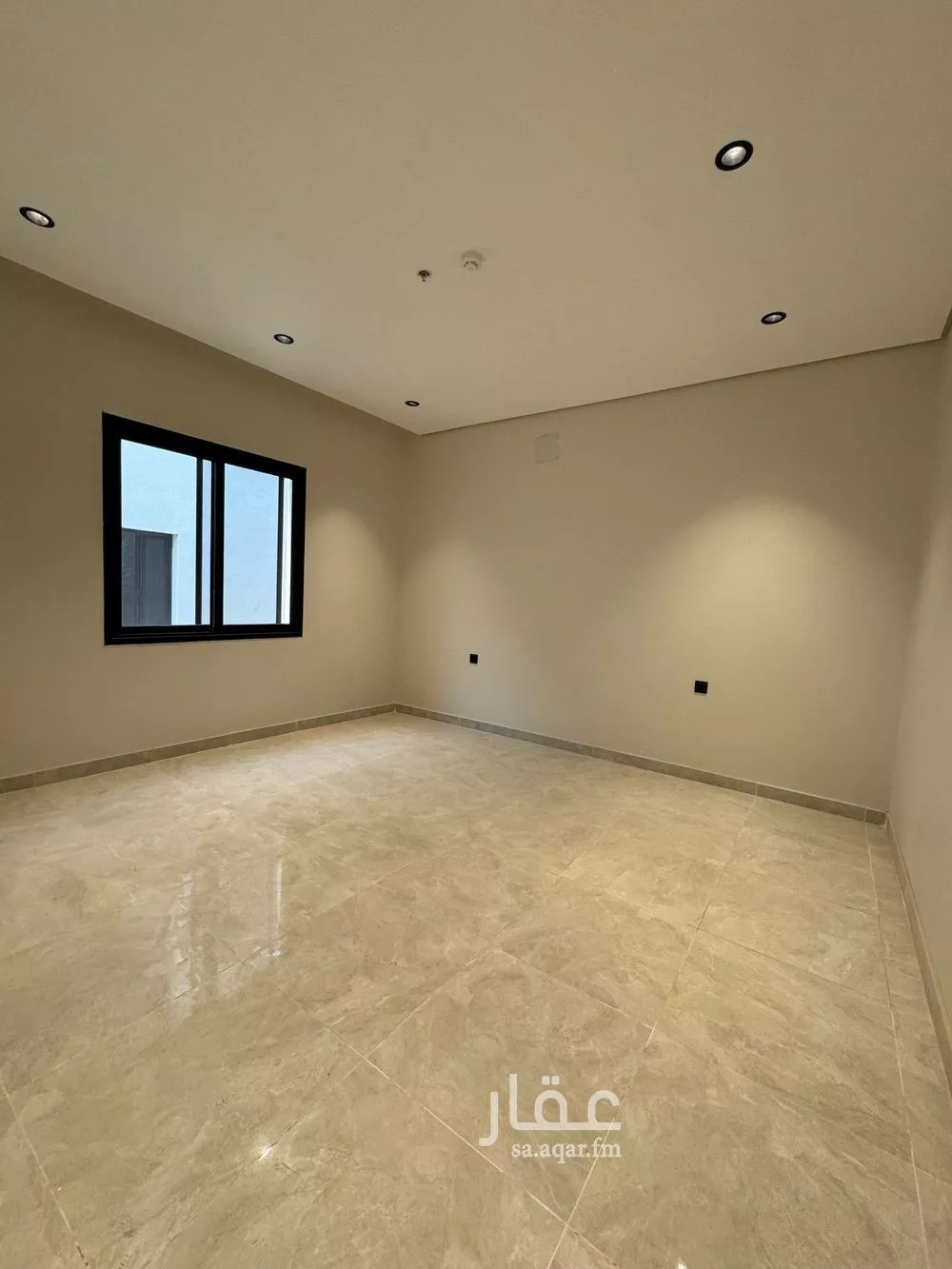 شقة 3 غرف في الحمرا 1