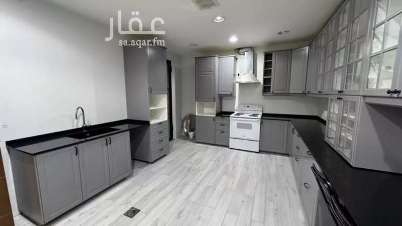 فيلا 5 غرف في الملقا 4