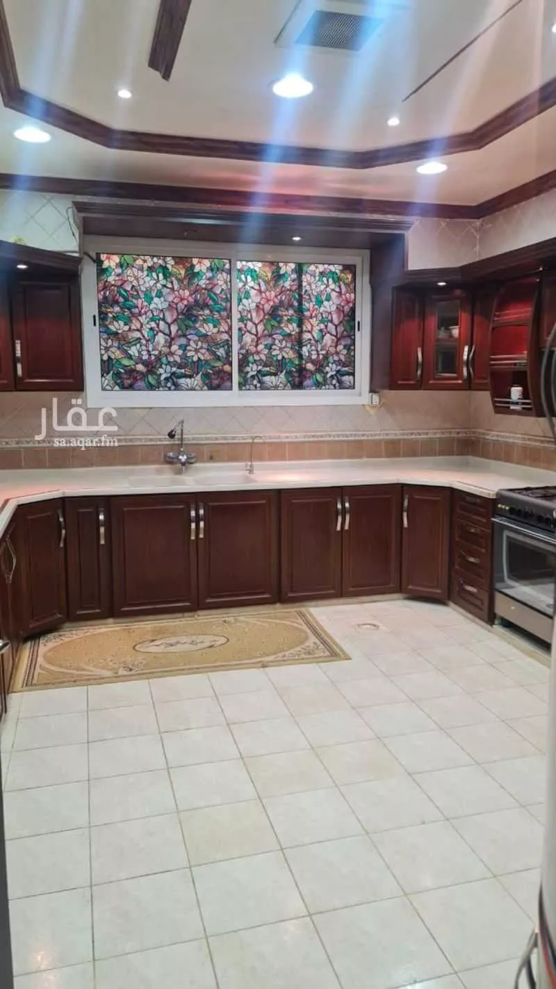 شقة 10 غرف في عرقة 3