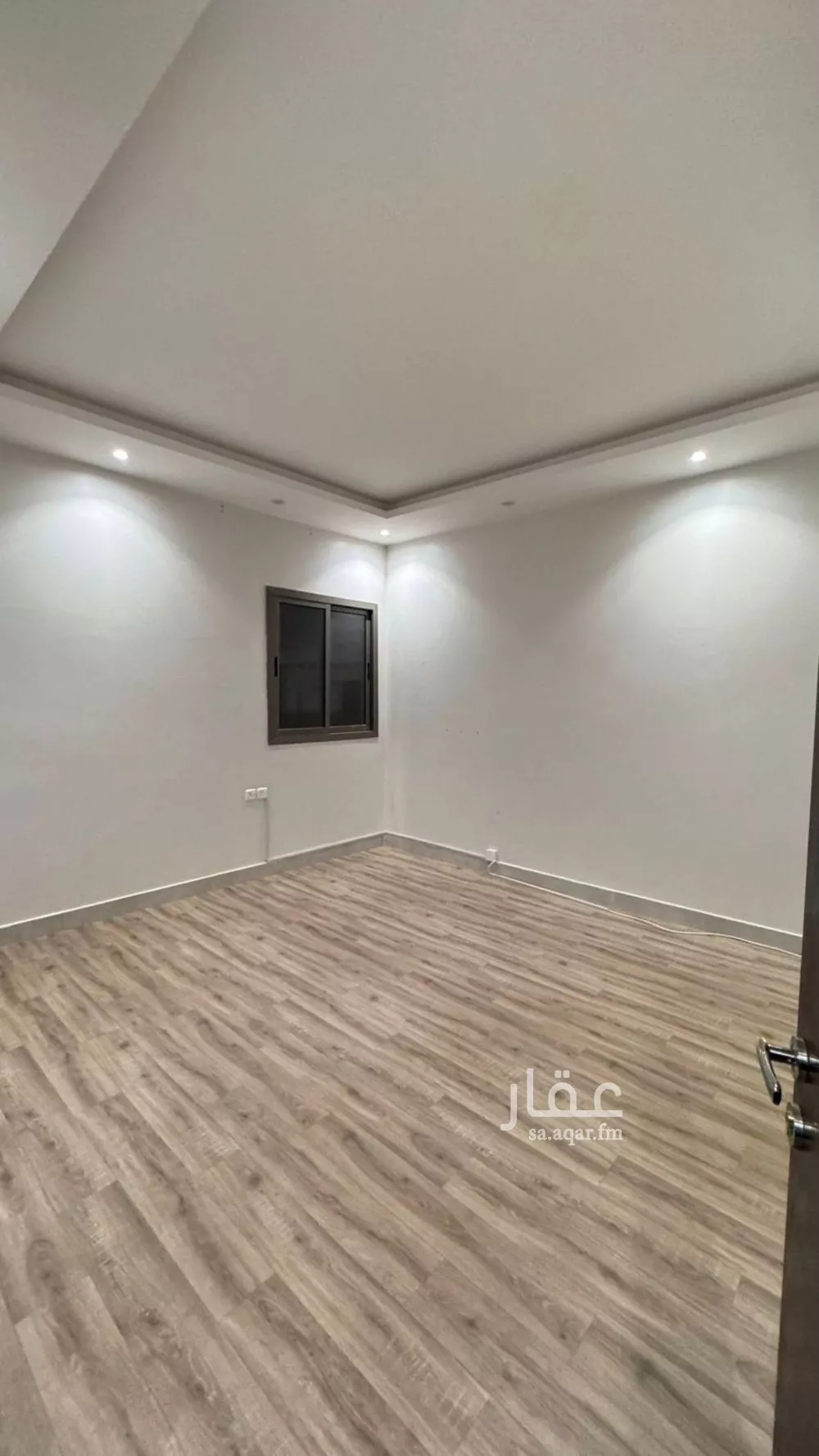 شقة 4 غرف في العارض 1