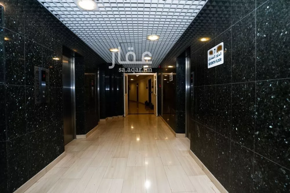 مكتب 3840 م² في العليا 3