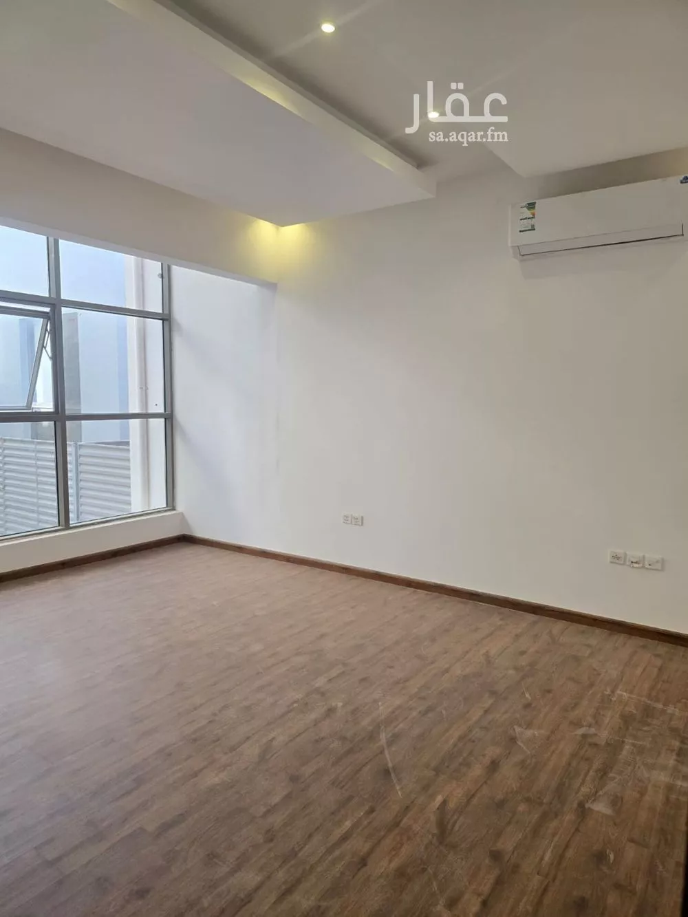 فيلا 4 غرف في العارض 3