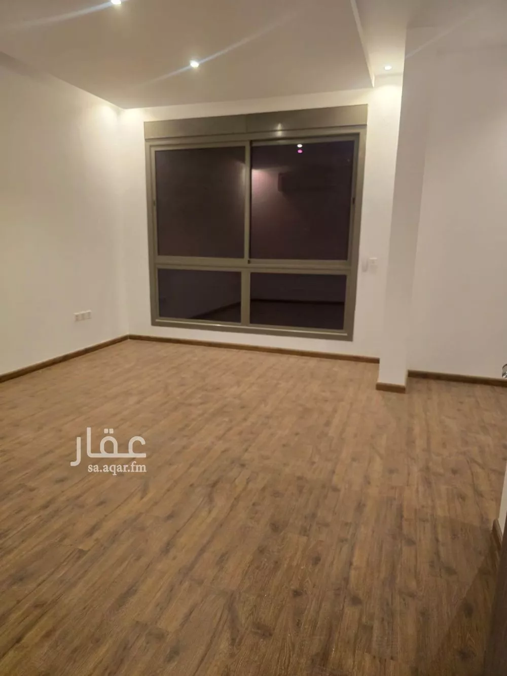 فيلا 4 غرف في العارض 1