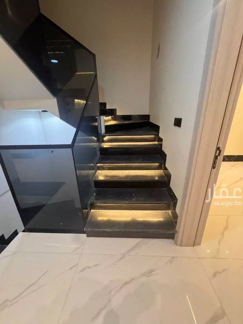 فيلا 6 غرف في طيبة 4