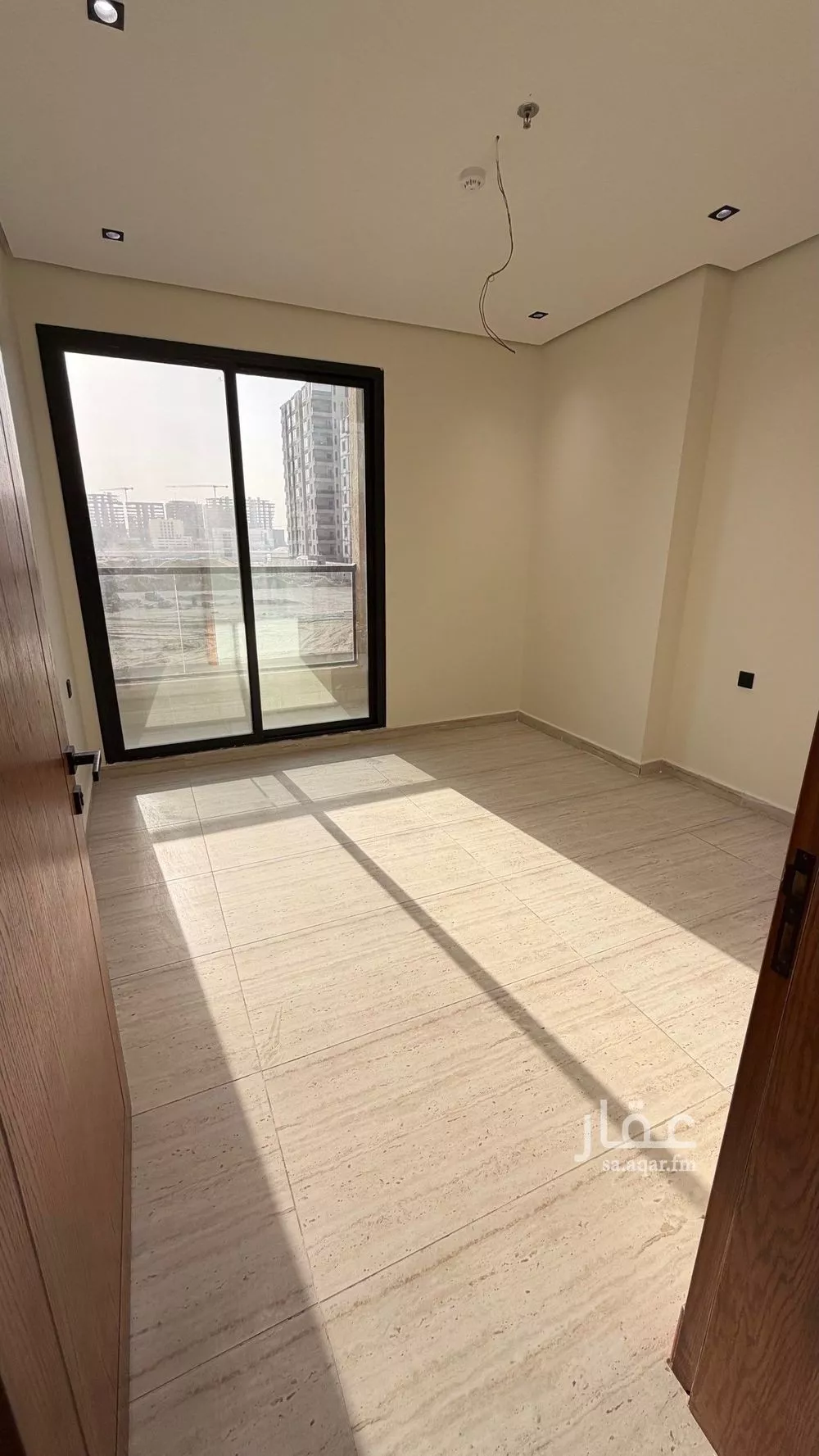 شقة 5 غرف في ضاحية الملك فهد 1