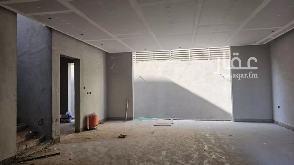 5 bedroom villa in Granada, Riyadh 9