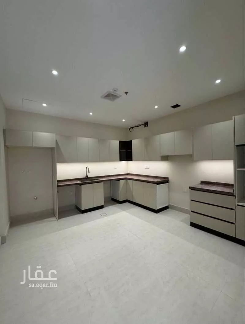 4 bedroom apartment in Al Fanar, Eastern Province 10