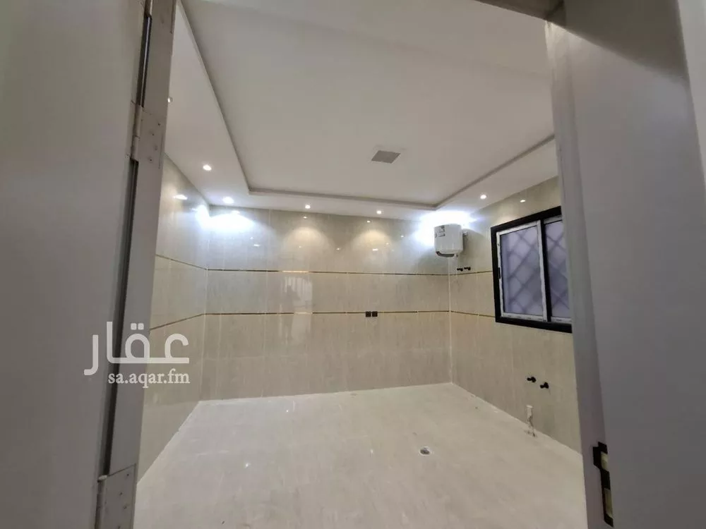 فيلا 5 غرف في طيبة 3