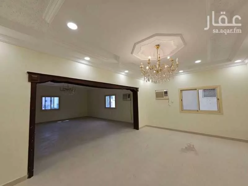 عمارة 608 م² في الراية 4