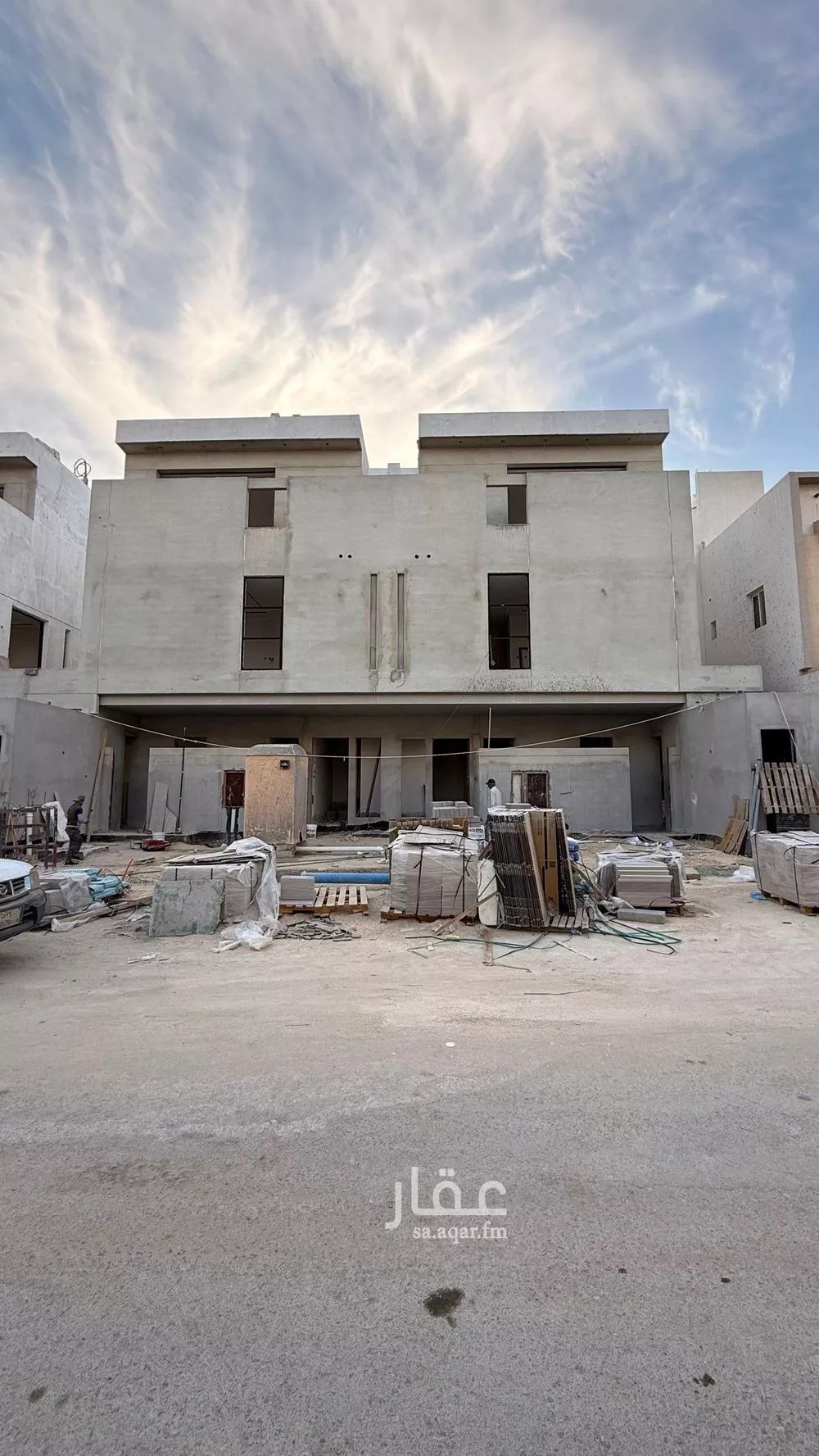 3 bedroom floor in Al Malqa