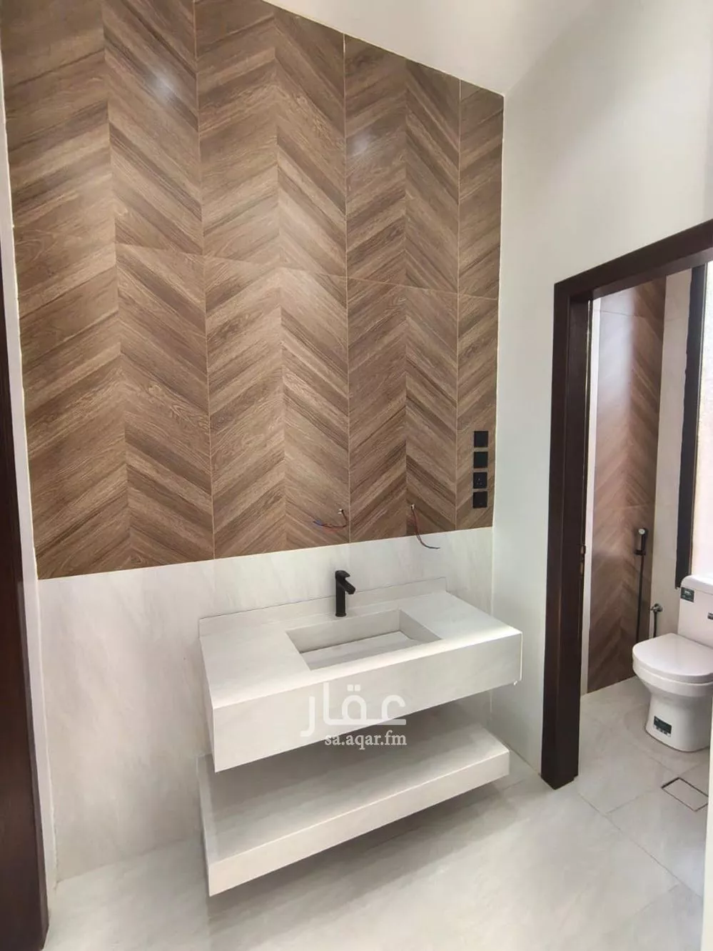 فيلا 10 غرف في الفروسية 5