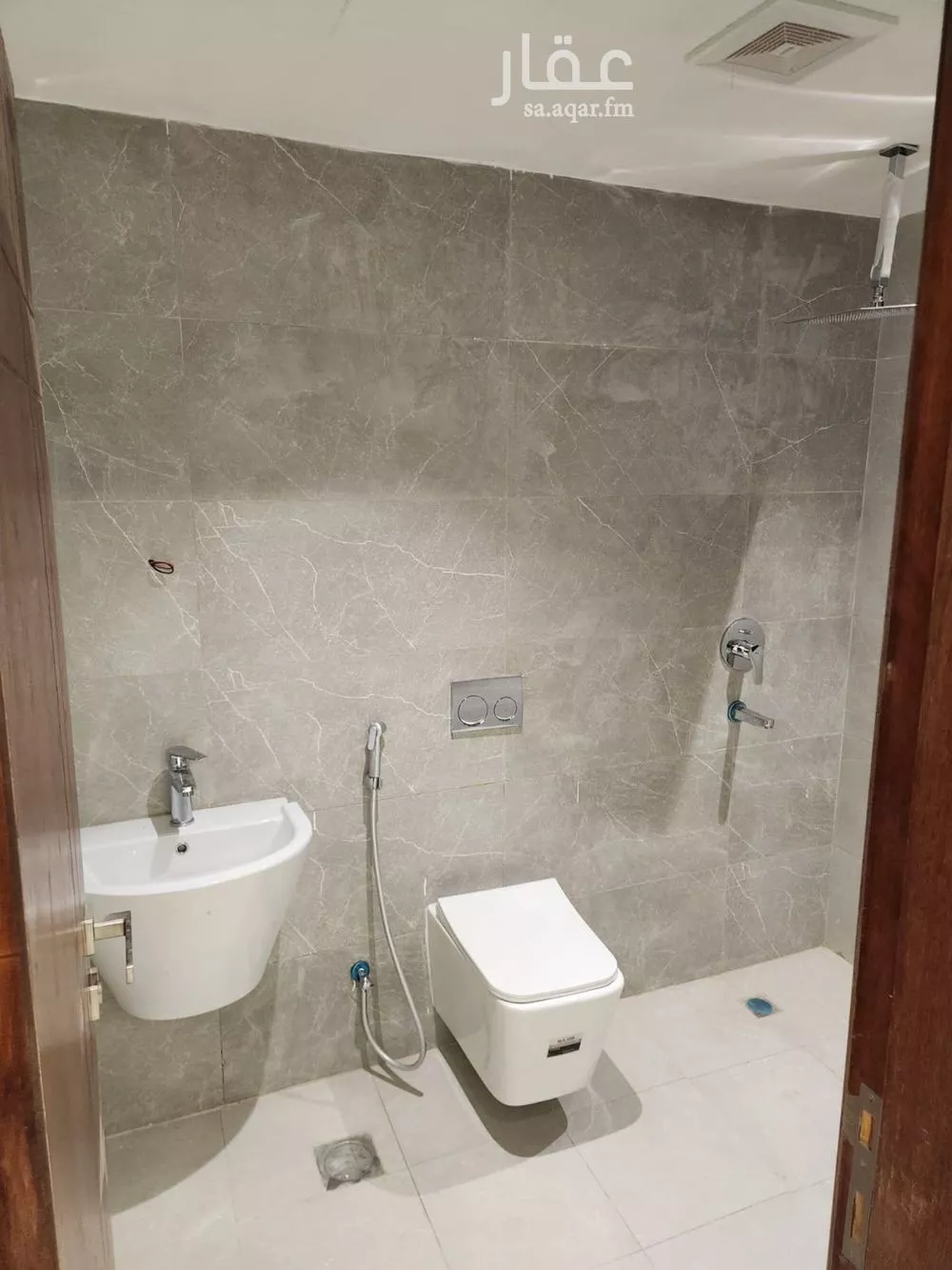 شقة 4 غرف في الحمرا 5