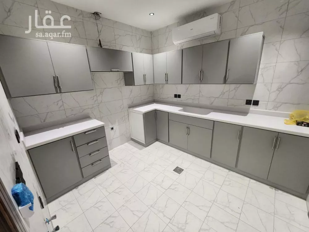 شقة 4 غرف في الحمرا 3